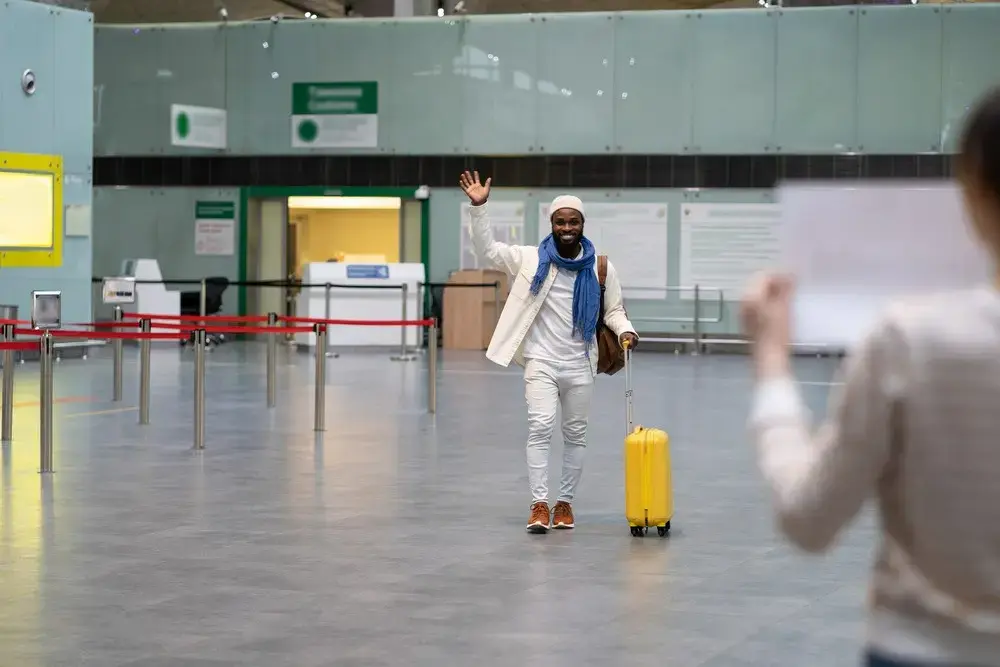 كيفية تخطي طوابير الجوازات في المطارات قانونياً في عام 2026